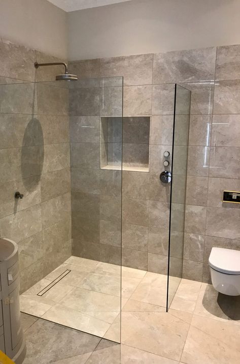 Small Bathroom Ideas Wet Room, Ensuite Large Tiles, Double Shower Ensuite Small Spaces, Small Ensuite Wet Room, Modern Wet Room Bathroom, Toilet Screen Ideas, En Suite Wet Room Ideas, Tiled Bathrooms And Showers, Ensuite Shower Room Ideas Small Uk