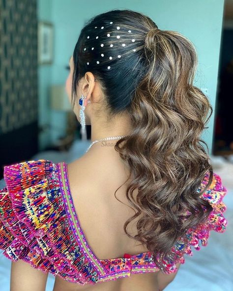 Poni Hairstyle Simple Wedding, Hair With Perles, Hairdo With Pearls, Pony Tailed Hairstyle Wedding Indian, Hair Gem Hairstyles, Hair With Pearls In It, Pony Hairstyles For Wedding, Pearl Hairstyles Wedding, Hair Pearls Hairstyles