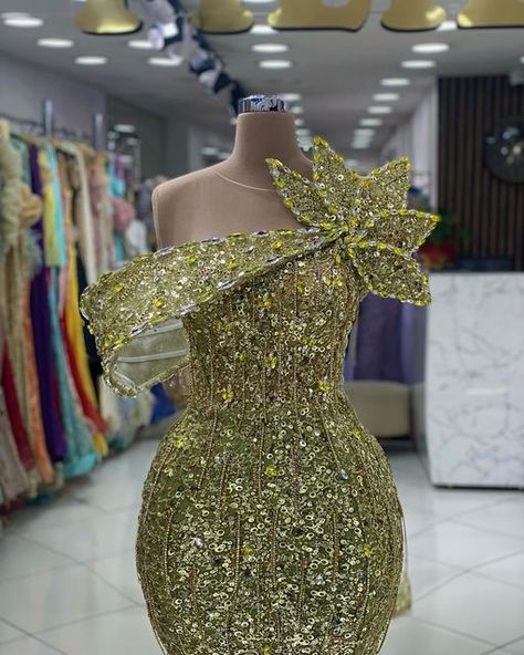 FILIZ on Instagram: "Dress by @filizi_dress" Stunning Wedding Dresses Princesses, Beaded Dress Designs, Brides Reception Dress, Farewell Dress Ideas, Avant Garde Fashion Dresses, Asoebi Styles Lace Classy, Reception Dresses For Bride, Reception Dress Bride, Dinner Dress Outfit