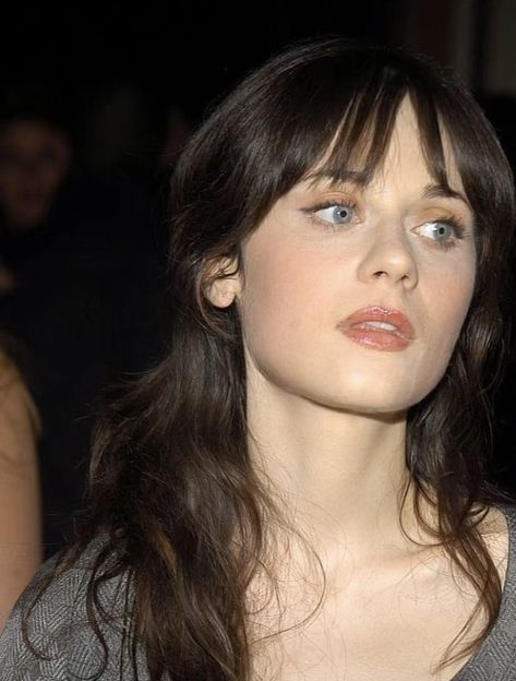 Zooey Deschanel, Zooey Deschanel Hair, Andromeda Black, Zooey Deschanel Style, Zoey Deschanel, Makeup Tip, Maquillaje Natural, 인물 사진, I Love Girls