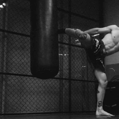 Underground Boxing Aesthetic, Kunt Vidar Karyeli, Boxing Aesthetic Male, Creighton King, Boxer Aesthetic, God Of Pain, Trening Sztuk Walki, Legacy Of Gods, Sports Aesthetic