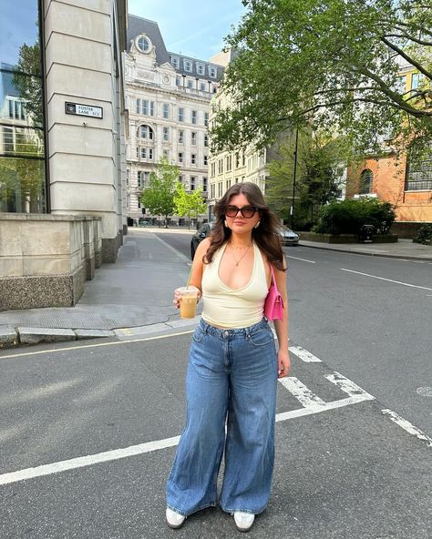 Phoebe Martha Evans | buying this top 5 months ago was a good decision 🫡 #midsize #midsizestyle #size14 #size12 #ss24 #springfashion #outfitinspo #ootd… | Instagram Olinda, Summer Ootd Midsize, Midsize Outfits Going Out, Midsize Style 2024, Mid Size Celebrities, Summer Outfit Midsize Girl, Mid Sized Outfits Summer, Summer Street Style Midsize, Summer To Fall Transition Outfits Midsize