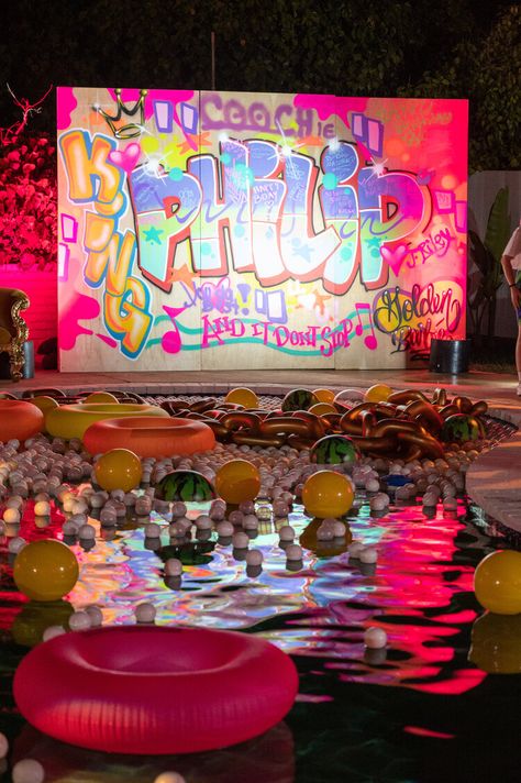 Graffiti Theme Party, Glow In The Dark Pool Party Ideas, Y2k Pool Party, Neon Pool Party Ideas, Neon Pool Party, 2000s Theme Party, Graffiti Backdrop, Themed Pool Party, Neon Pool Parties