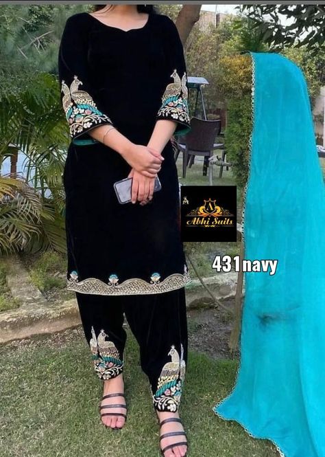 Black Suit Machine Work Design, Black Suit For Women Indian Punjabi, Black Suit Designs Punjabi, Black Punjabi Suit Party Wear, Thread Work Suits Designs, Suits For Women Indian Punjabi, Black Punjabi Suit, Black Suit Designs, Punjabi Embroidery