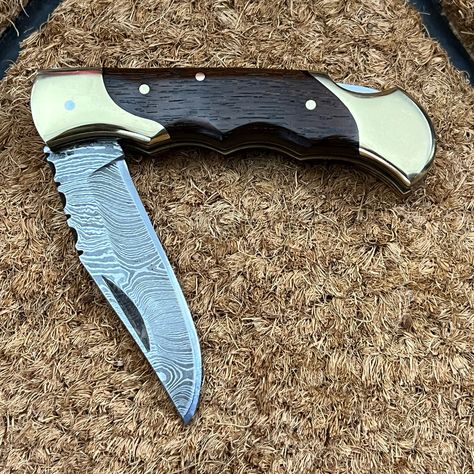 From fishing to camping and hunting, find the perfect pocket knife for all your needs! We have identified the best budget pocket knives to help you tackle any task. Evil Man, Knife Aesthetic, Knife Guide, Tool Knives, Oc Board, Hunting Tools, Board Quotes, Lost Souls, Dagger Knife