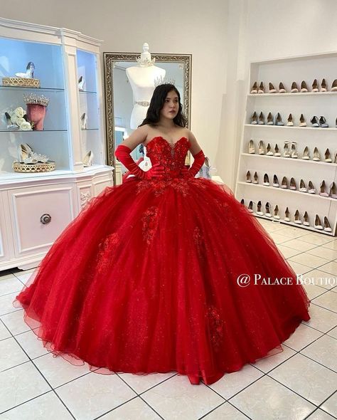 Red Quince Dress, Red Quince Dresses, Red Quinceanera Ideas, Burgundy Quinceanera Dresses, Quinceanera Dresses Red, Xv Dresses, Quinceanera Themes Dresses, Mexican Quinceanera Dresses, Red Quinceanera Dresses