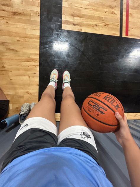 Basketball Playlist Covers, Basketball Training Aesthetic, Girl Basketball Aesthetic, Playing Basketball Aesthetic, Basketball Snap, Basketball Aesthetic, Basketball Moves, Girl Train, Ball Aesthetic