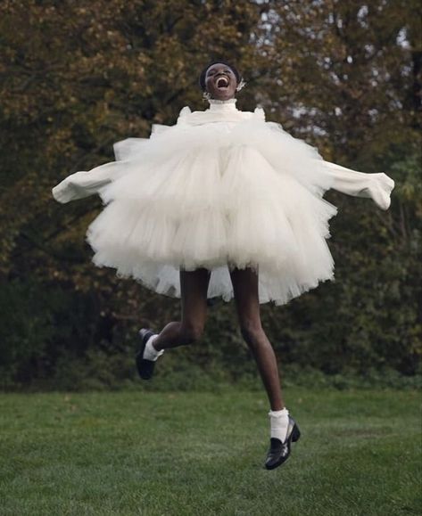 Mode Editorials, White Tulle Dress, Tulle Mini Dress, White Tulle, Mode Inspo, Tulle Fabric, Draped Fabric, Tulle Dress, Editorial Fashion