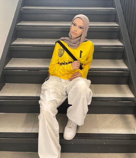 shahed ☆ on Instagram: “it’s a jersey summer + @nominal is having their eid sale ! use [asapshahed] at checkout for $$ off your fav pieces before the sale ends 🫂” Jersey Summer Outfit, Street Hijab Fashion Casual, Jersey Hijab Style, Muslim Streetwear, Streetwear Jersey, Summer Modest Outfits, Hijabi Streetwear, Hijabi Summer Outfits, Hijab Outfit Summer