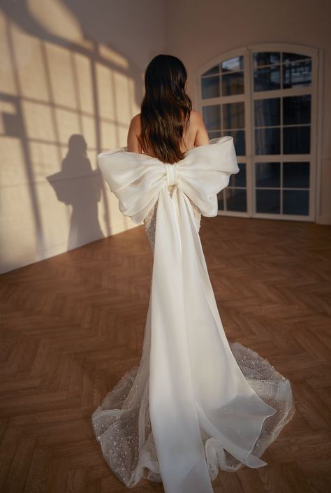 Couture, Wedding Dresses Bow, Spring Wedding Dresses, Fashion Forward Wedding, Lee Grebenau, Dresses Bow, Detachable Wedding Dress, Cape Wedding, 30 Fashion