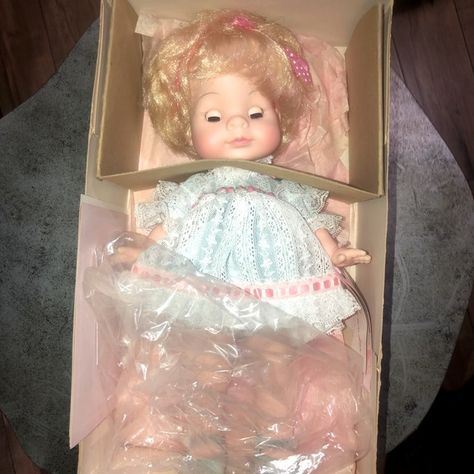 Madame Alexander muffin birthday party doll in box Muffin Birthday, Dog Club, China Head Doll, Doll Vintage, Madame Alexander Dolls, Alexander Dolls, Antique Pink, Bisque Doll, Madame Alexander