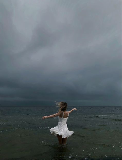 Beach Dreamy Photoshoot, Raining Beach Pictures, Photo Shoot In The Rain Ideas, Windy Day Photoshoot, Gloomy Day Beach Photoshoot, Senior Pictures Rainy Day, Senior Picture Ideas Cloudy Day, Senior Pictures In Rain, Cloudy Day Beach Photoshoot