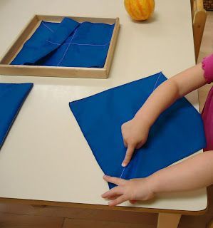 "To the Lesson!" blog on folding cloths and other Montessori works Montessori, Montessori Works, Montessori Trays, Montessori Printables, Practical Life Activities, Montessori Lessons, Montessori Practical Life, Montessori Classroom, The Good Shepherd