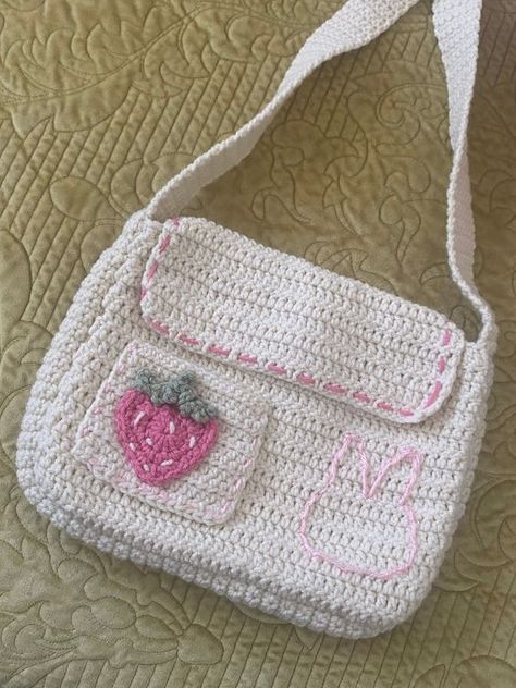 Crochet Patterns For Your New Bags cute crochet bags #cutecrochetbags #crochet #crochetbag #crochetbags 9.238 Fimo, Crochet Pocket Bag, Crochet Bag Strawberry, Bunny Crochet Bag, Crochet Cute Clothes, Cute Crochet Tote Bag, Easy Small Crochet, Strawberry Crochet Bag, Crochet Bag Diy