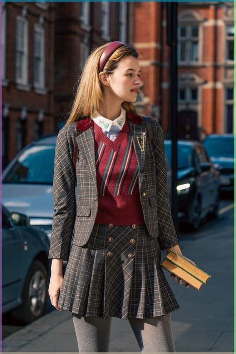 Germany Outfits, Miss Patina, Legs Outfit, Burgundy Colour, Rok Mini, Academia Style, Velvet Collar, Estilo Preppy, Preppy Look