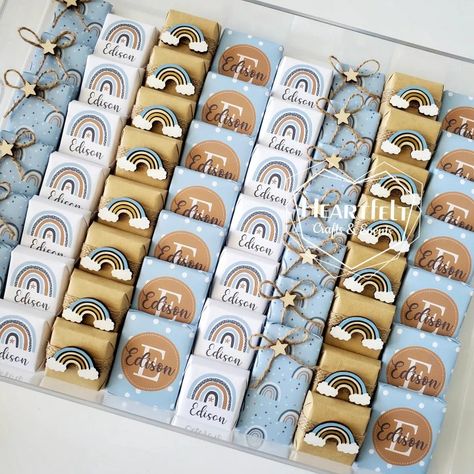 Essen, Baby Chocolate Decoration Boys, Chocolate Favors Baby, Baby Giveaways, Angel Baby Shower, Baby Souvenir, Diy Bouquet Wrap, Baby Boy Decorations, Baby Announcement Pictures