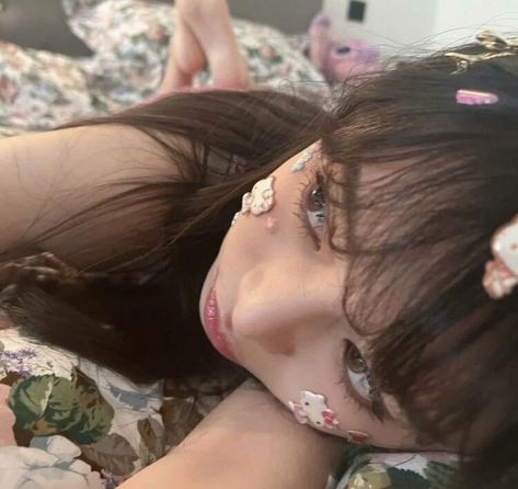 @ursugardoll on ig Coquette aesthetics 얼짱 소녀, Uzzlang Girl, Foto Ideas Instagram, Wallpapers Backgrounds, 가을 패션, Pretty Selfies, A Background, Selfie Poses, Cute Selfie Ideas