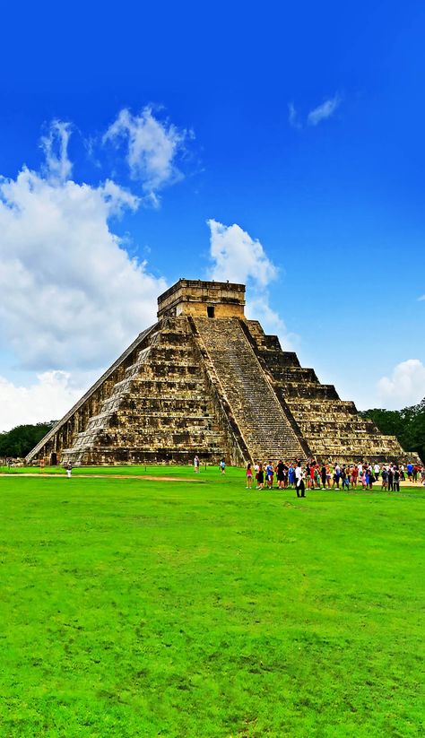 New Seven Wonders of the World – Complete List of the 7 Wonders New Seven Wonders, 7 Wonders, Seven Wonders, Chichen Itza, Mexico Travel, Most Beautiful Places, Natural Wonders, Travel Around The World, Vacation Spots