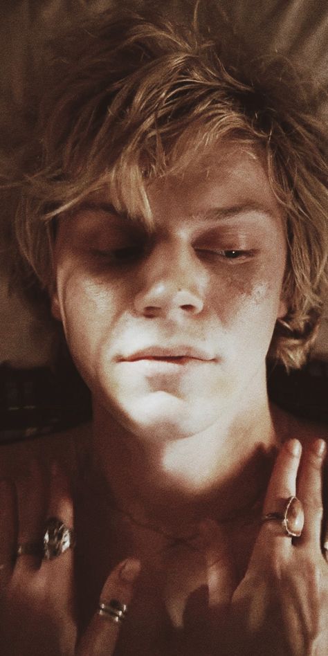 American Horror Story Funny Pics, Kyle Ahs Coven, Zoe And Kyle Coven, Evan Peters Aesthetic Icon, Evan Peters Kyle Spencer, Ahs Kyle Spencer, Kyle Spencer Wallpaper, Even Peters Aesthetic Wallpaper, Even Peters Wallpaper