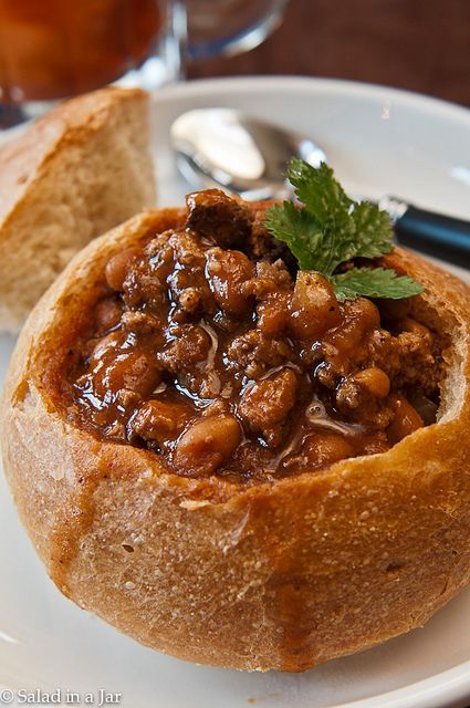 Cincinatti Chili, Cincinnati Chili Recipe, Bread Bowl Soup, Homemade Bread Bowls, Bread Bowl Recipe, Cincinnati Chili, Pan Relleno, Bread Bowl, Salad In A Jar