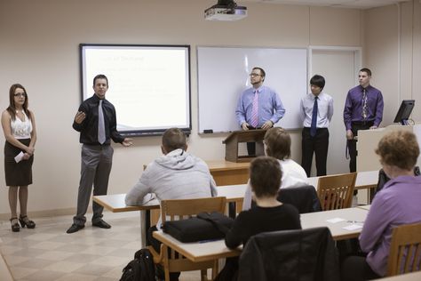 Group presentations in college classes are amazing -- or awful. Find a list of 7 steps to take to make sure you give a great group presentation. Presentations Ideas, Group Presentation, Student Presentation, Presentation Pictures, Interesting Facts About Yourself, Presentation Tips, Public Speaking Tips, Great Presentations, Presentation Skills