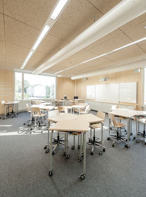 Architecture Classroom, Education Design Interior, Dynamic Architecture, Modern School, Classroom Interior, Modern Classroom, School Interior, Timber Buildings, Education School