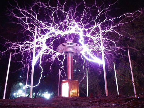 Mad Science Experiments, Nikola Tesla Inventions, Tesla Lighter, Tesla Inventions, Tesla Technology, Nicolas Tesla, Tesla Coil, Mad Science, Kid Friendly Travel Destinations