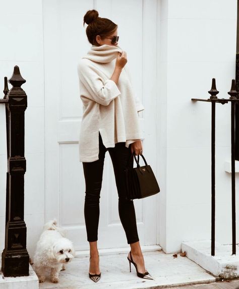 Black leggings and white sweater Ținute Business Casual, Look Legging, Alledaagse Outfits, Casual Chic Outfits, Insta Bio, Office Casual Outfit, Easy Winter Outfit, Ținută Casual, Mode Chic