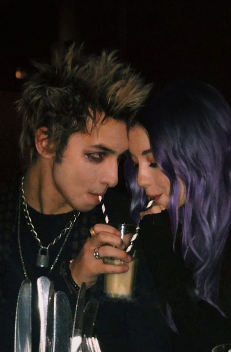 Punk Couple Aesthetic, Palaye Royale Aesthetic, Palaye Royale Emerson, Punk Couples, Purple Punk, Punk Couple, Goals Photography, Rock Couple, Emo Couples