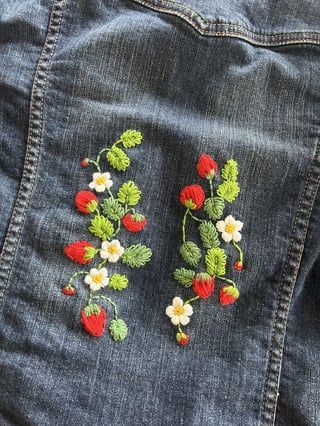 A community for hand and machine embroiderers to exchange tipstechniquesresourcesand ideas. Strawberries Embroidery, Embroidery Jeans Diy, Clothes Embroidery Diy, Denim Embroidery, Embroidery Jeans, Hand Embroidery Projects, Pola Sulam, Embroidery On Clothes, 자수 디자인