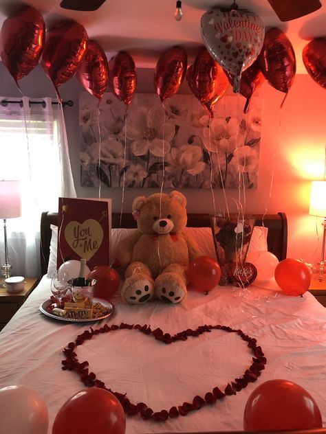 Valentine's Day Hotel, Boyfriends Birthday Ideas, Romantic Dinner Decoration, Romantic Room Surprise, Romantic Valentines Day Ideas, San Valentin Ideas, Surprise Birthday Decorations, Romantic Room Decoration, Wedding Room Decorations