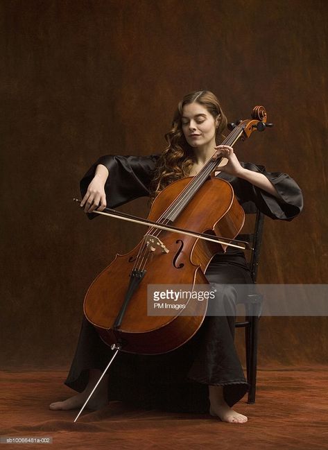 Stock Photo : Young woman sitting on playing cello Cello Art, Playing Cello, Musician Portraits, Musician Photography, Cello Music, Classical Musicians, Cellos, Musical Art, Woman Sitting