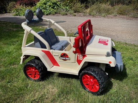 Transformed Power Wheels - Barbie to Jurassic Park Jeep. Transformed by Melissa of Whole Heartily. Comicon Costume, Power Wheels Jeep, Jurassic Park Jeep, Kids Jeep, Power Wheels, Gifts For Brother, Jurassic Park, Building Design, Made With Love