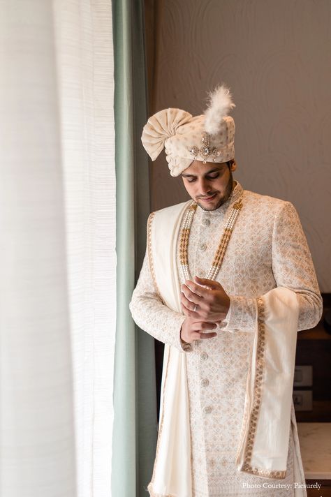 Indian Grooms Outfits, Wedding Groom Outfit Indian, Wedding Outfit Groom Indian, Bridal And Groom Wedding Dress Indian, Indian Groom Ivory Sherwani, Indian Groom Jewellery Sherwani, Indian Groom Safa, Wedding Dress For Indian Groom, Wedding Kurta For Groom