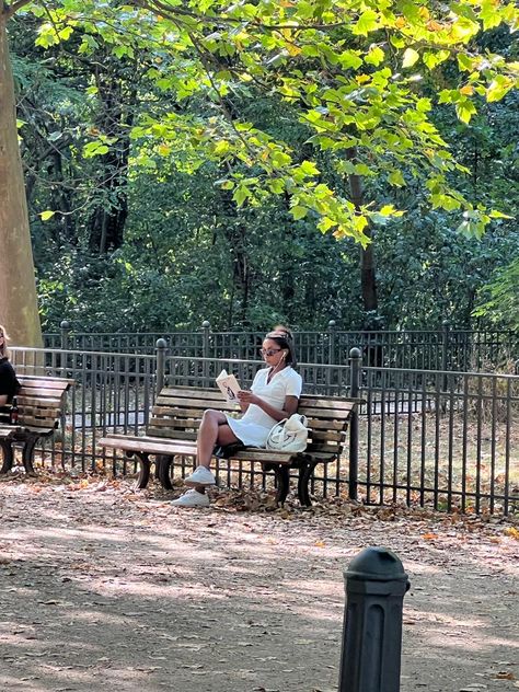 Reading Park Aesthetic, Reading At Park, Reading In Public Aesthetic, Park Reading Aesthetic, Reading At The Park, Park Bench Aesthetic, Reading In Park, Reading In Public, City Girl Life