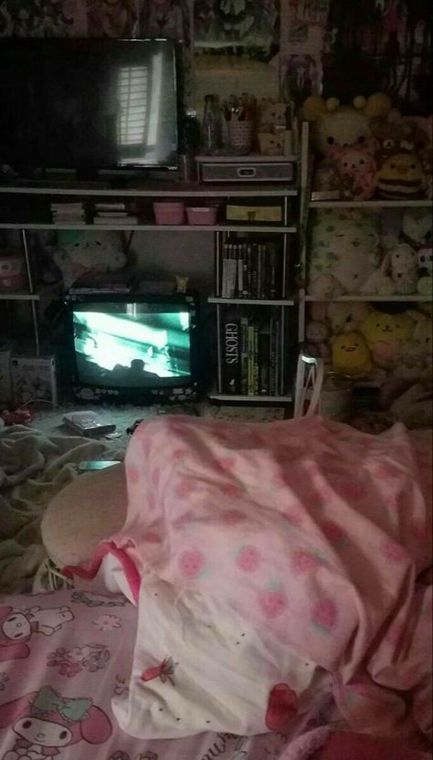 ☆ cutecore, room, dark, pretty, pink, my melody, sanrio, rilakkuma, tv, cutecore room, cutecore pfp, pfp ,cute pfp, strawberry, swour ☆ Vo1dchan Room, Voidchan Room, Animecore Room, Creepy Cute Room, Otaku Room, Ideas Hogar, Room Goals, Cute Room Ideas, Gamer Room