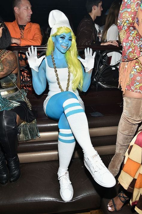 Ashanti halloween Smurf Costume, Svedka Vodka, Kostum Halloween, Best Celebrity Halloween Costumes, Celebrity Halloween, Annual Halloween Party, Celebrity Costumes, Blue Costumes, Last Minute Costumes