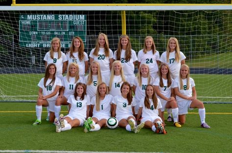 soccer girls team photo - Yahoo Image Search Results Soccer Team Photo Ideas, Soccer Team Photoshoot, Soccer Portraits, Football Team Photo, Soccer Team Pictures, Soccer Team Photos, Soccer Pics, Team Photoshoot, Sports Portraits