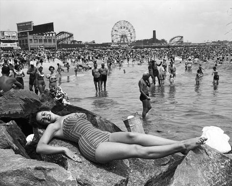 Coney Island, New York Daily News Vintage New York, Coney Island Amusement Park, Photo New York, Johann Wolfgang Von Goethe, Norma Jeane, Coney Island, Ways To Travel, Island Beach, Staten Island