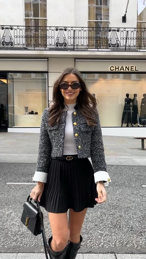 Outfit Ideas For The Office, Fancy Work Dinner Outfit, Skort Outfit Business Casual, Stylish Elegant Outfit, Casual Outfits Stylish, Tweed Winter Outfit, Styling Tweed Jacket, How To Style A Tweed Jacket, Winter Outfits In Europe