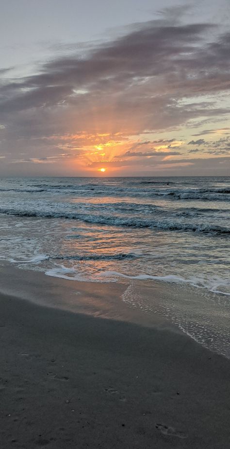 My Day Background Aesthetic, Pictures That Calm You Down, Wallpaper Sunrise Mornings, Beach Calm Aesthetic, Sunrise At The Beach Aesthetic, Peaceful Beach Aesthetic, Quiet Aesthetic Wallpaper, Calm Morning Aesthetic, Calm Photos Aesthetic