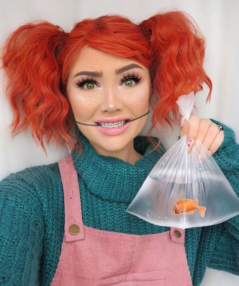 Darla 😂🐠 from Finding Nemo 🐟 Darla Costume Finding Nemo, Darla From Finding Nemo, Cute Halloween Makeup, Idee Cosplay, Halloween Makeup Easy, Halloween Costume Outfits, Halloween Inspo, Fantasias Halloween, Halloween Makeup Looks