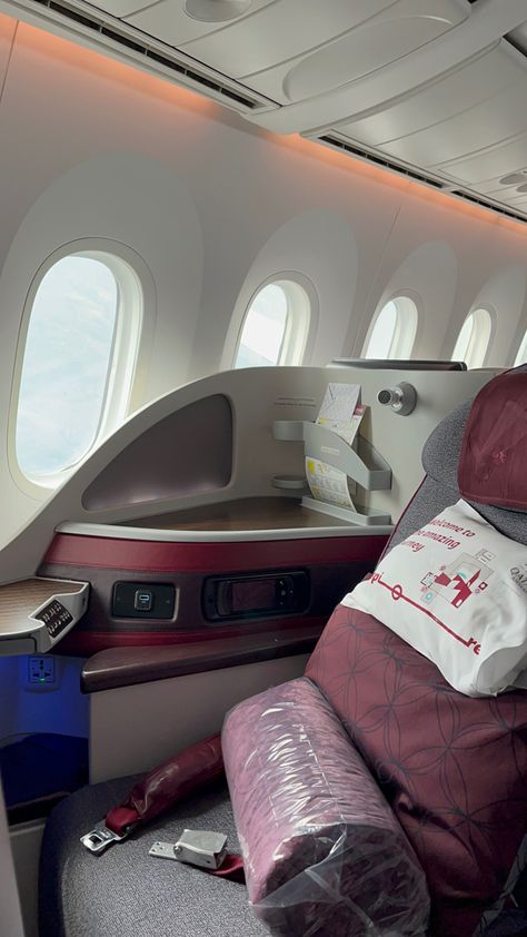 Nature, First Class Qatar Airways, Qatar Airplane Aesthetic, Qatar Airways First Class Luxury, Qatar Airways Aesthetic, Qatar City, Che Guevara Photos, Airplane Birthday Cakes, Qatar Flag