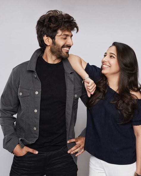 @kartikaaryan strikes a pose with his sister on the occasion of #RakshaBandhan. #HappyRakshaBandhan Photo Ideas For Brother And Sister, Sister Brother Poses Photography, Brother Sister Photo Pose, Bro Sister Photography, Photo Pose For Brother And Sister, Pose With Brother And Sister, Pose Of Couple, Rakshabandhan Poses With Brother, Photo Pose With Brother