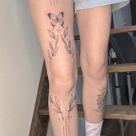 leg tattoos Miniature Tattoos, Vine Tattoos, Leg Tattoos Women, Knee Tattoo, Aesthetic Tattoo, Subtle Tattoos, Dainty Tattoos, Elegant Tattoos, 문신 디자인