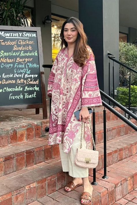 Pakistani Suit Casual Summer, Kurti Designs For College Wear, Kurti Coord Set, Traditional Coord Sets For Women, Desi Work Outfit, Pakistani Everyday Wear, Pakistani College Outfits, Pakistani Coord Sets, Summer Indian Outfits
