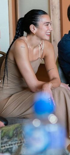 Dua Lipa Wedding Dress, Dua Lipa Arm Tattoo, Dua Lupa Tatoos, Dua Lipa Angel Tattoo, Dua Lipa Ponytail, Dia Lipa Tattoo, Dua Lipa Aesthetic Outfits, Dis Lipa Tattoo, Dua Lipa Bangs