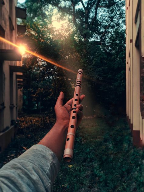 Basuri Flute Wallpaper, Flute Instrument Aesthetic, Krishna Flute Aesthetic, Classical Singer Aesthetic, Bamboo Flute Aesthetic, Flute Astethic, Wooden Flute Aesthetic, Tanpura Aesthetic, Indian Music Aesthetic