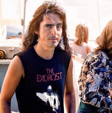 Alice Cooper sporting an "Exorcist" t-shirt in 1974 Classic Rock, Rock Bands, Hard Rock, Happy 75th Birthday, Alice Cooper, The Exorcist, Heavy Metal, Rock And Roll, Rocker