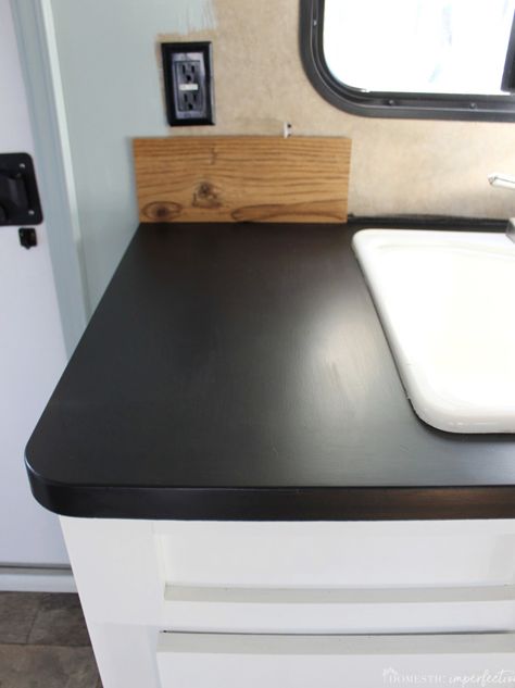 Painting Laminate Countertops Black, Easy Laminate Countertop Makeover, Glitter Kitchen Countertops, Chalk Paint Countertops, Cheap Countertop Ideas Diy, Painted Countertops Diy, Countertop Redo, Diy Kitchen Hacks, Painting Laminate Countertops